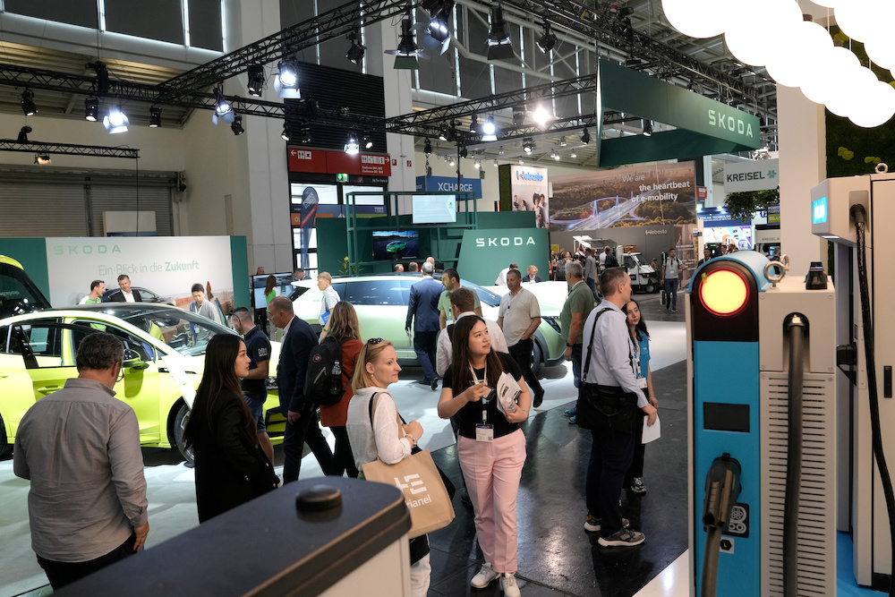 Power2Drive国际新能源车及充电设备展将在慕尼黑B6和B5展馆盛大展出，该展主要展出电动汽车的充电系统和动力电池行业最新的发展，展示电动汽车与可持续性环保能源供应之间的相互关联。P2D展会的目标是帮助新能源车充电设施、动力电池和核心技术的相关企业开发/传播技术并且国际拓展市场，推动电动汽车未来的可持续性发展。2024年德国慕尼黑电动车及充电桩展览会